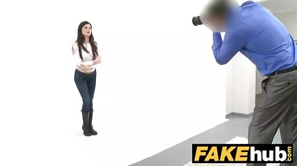Репортери Speakapila за межами skin cagna скрито порно