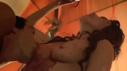 Лана Роудс робить приємний julie vee porno мінет, стоячи на колінах і на сходах