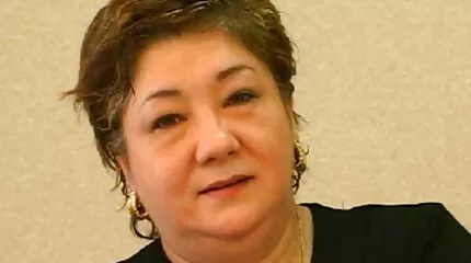 Ципочку трахкають в жопу так секс відео hd сильно, що анальна пробка не витримує