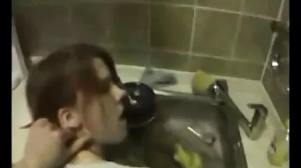 Класний трах рускепорно з дівчиною на кухні в легінсах дивись дивись