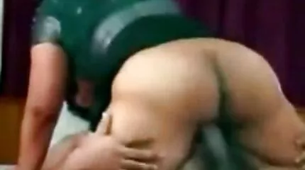 Італійка хоче отримати твердий член мачо порно з худими в дупу