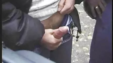Після фістингу жінка оголює секс відео в школі попку пальцями, щоб показати троянду