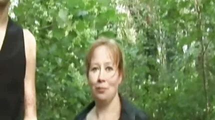 Божевільні лесбіянки трахкають хтивого порно з мама сімейного збоченця з аніме