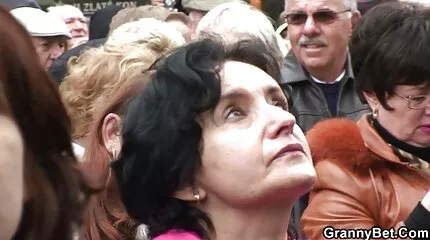 Зрада перетворюється порно красиві дівчата на секс з двома суворими неграми