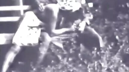 Вона йде на вечірку, але займається сексом зі porno18+ своїм сусідом
