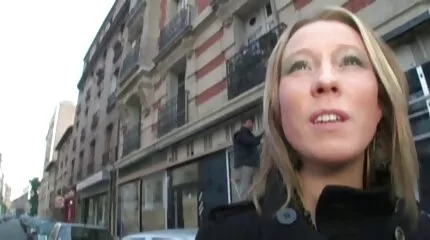 Грудаста мачуха ковтає член пасинка, перш ніж відригнути і порно відео студентки плюнути на сиськи